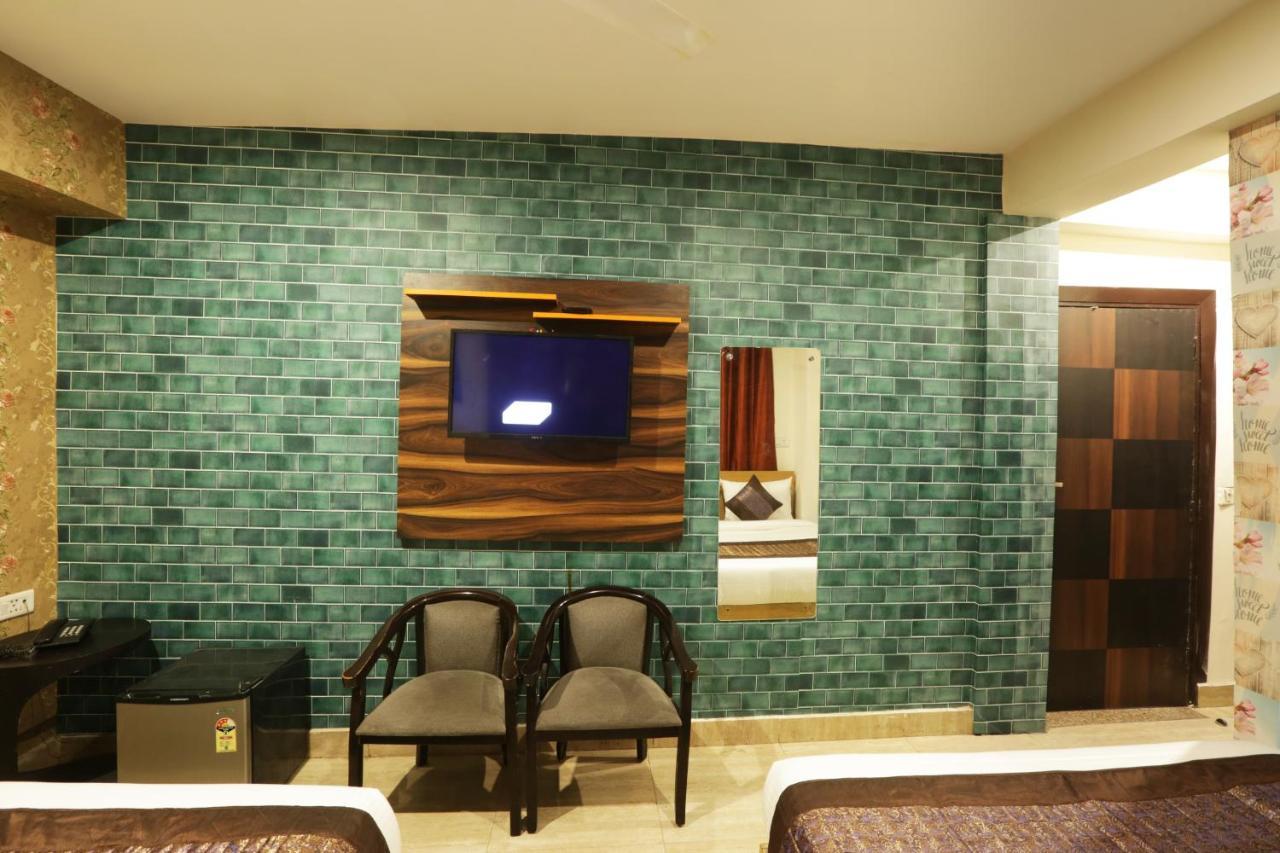 Hotel Airport Star Nuova Delhi Esterno foto
